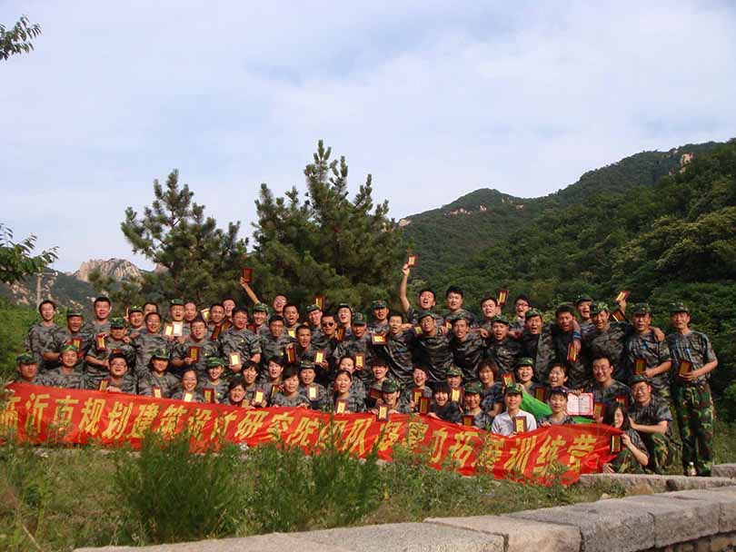 拓展訓(xùn)練營結(jié)業(yè)合影